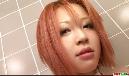 Một người đàn ông, một sec nguoi va ngua người phụ nữ nổi tiếng trên giường và không biết các camera ẩn