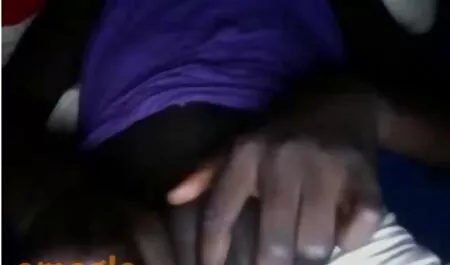 Latin, uốn cong sec nguoi va cho Gương