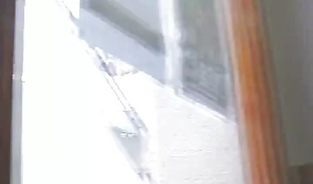 Tuổi đặt tay vào trong quần lót và quyến rũ bạn trai cho phim sec cho choi nguoi tình dục