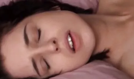 Hình xăm Babe với Strapon fucks của anh ấy phim sec thu cho dit nguoi đít
