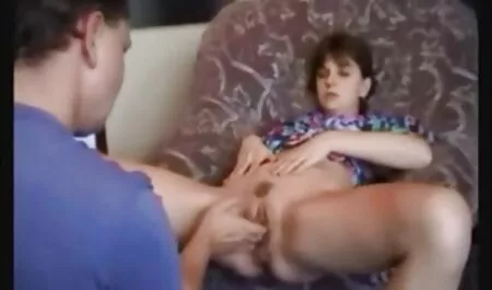 Các bà nội phim sec nguoi va ngua trợ có để thu hút một người đàn ông từ một người hàng xóm đến một khách sạn phòng cho một ngon fuck